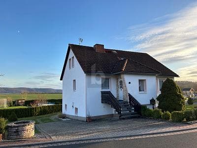 WOHLFÜHLHAUS MIT BLICK INS GRÜNE