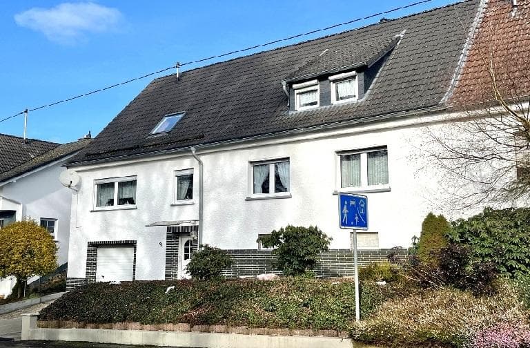 Niederelbert, Wohnhaus mit großer Garage in herrlicher Ortsrandlage *VIRTUELLE 360° BESICHTIGUNG AUF ANFRAGE*