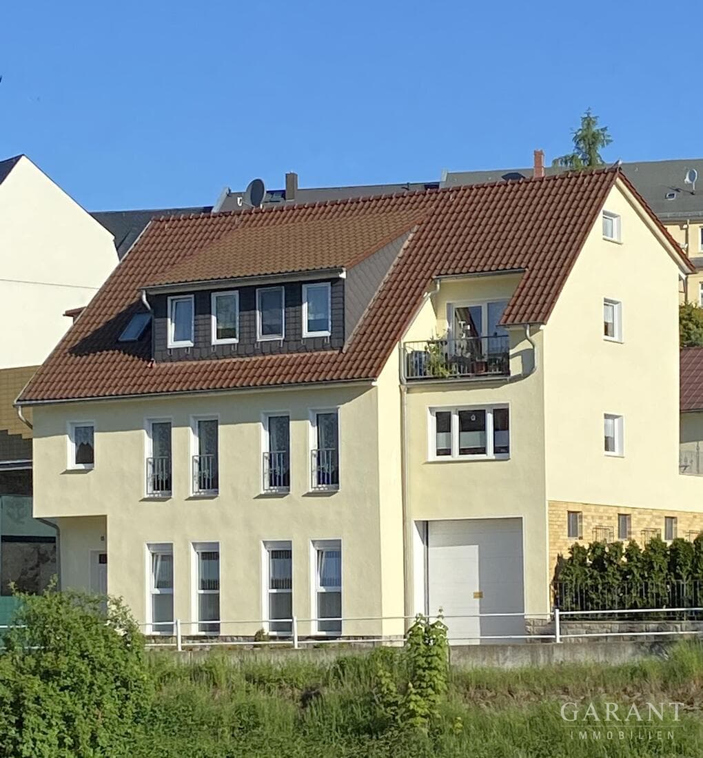 Ansprechendes Mehrfamilienhaus mit Terrasse und ebenerdigem Bungalow - auch zur Selbstnutzung