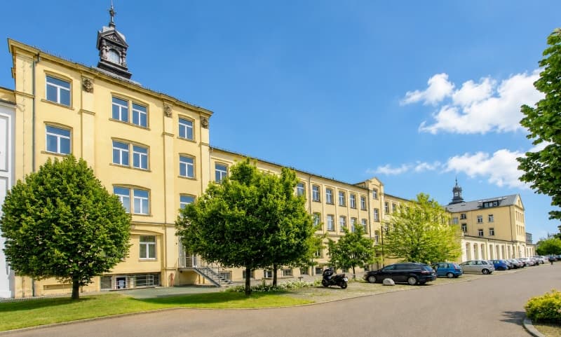 Lager mit Rolltor und Büro!