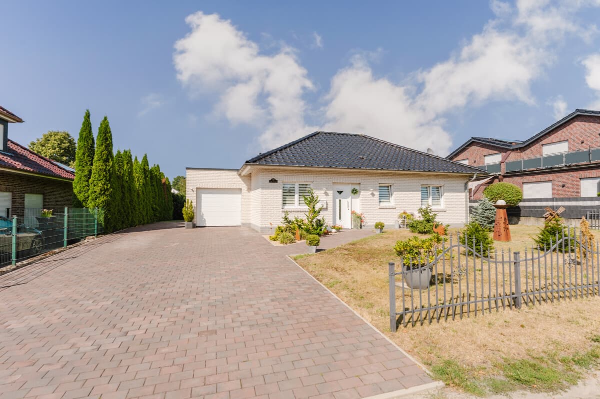 Gepflegter Bungalow mit Garage und großzügigem Garten
