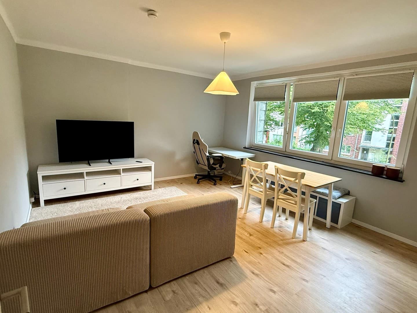 4 Room City Apartment with Garden, Furnished / 4-Zimmer-Stadtwohnung mit Garten, möbliert