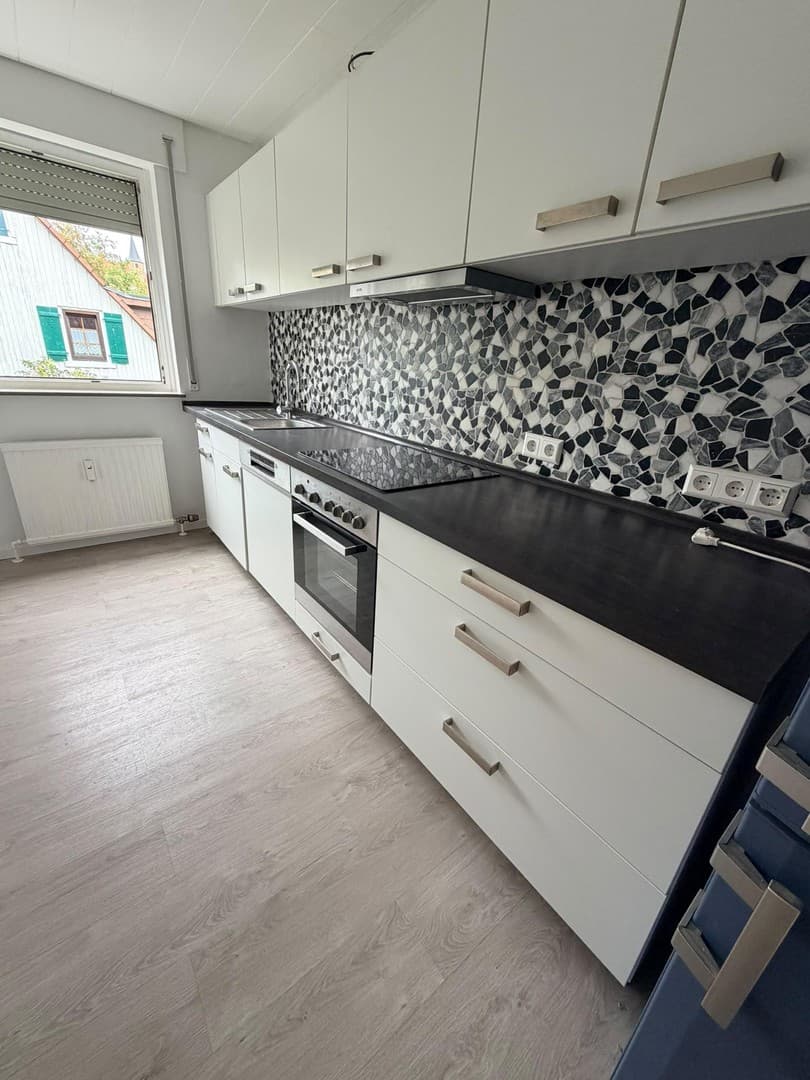 3-Zimmer-Wohnung mit Balkon, Einbauküche,Stellplaltz zu Vermieten