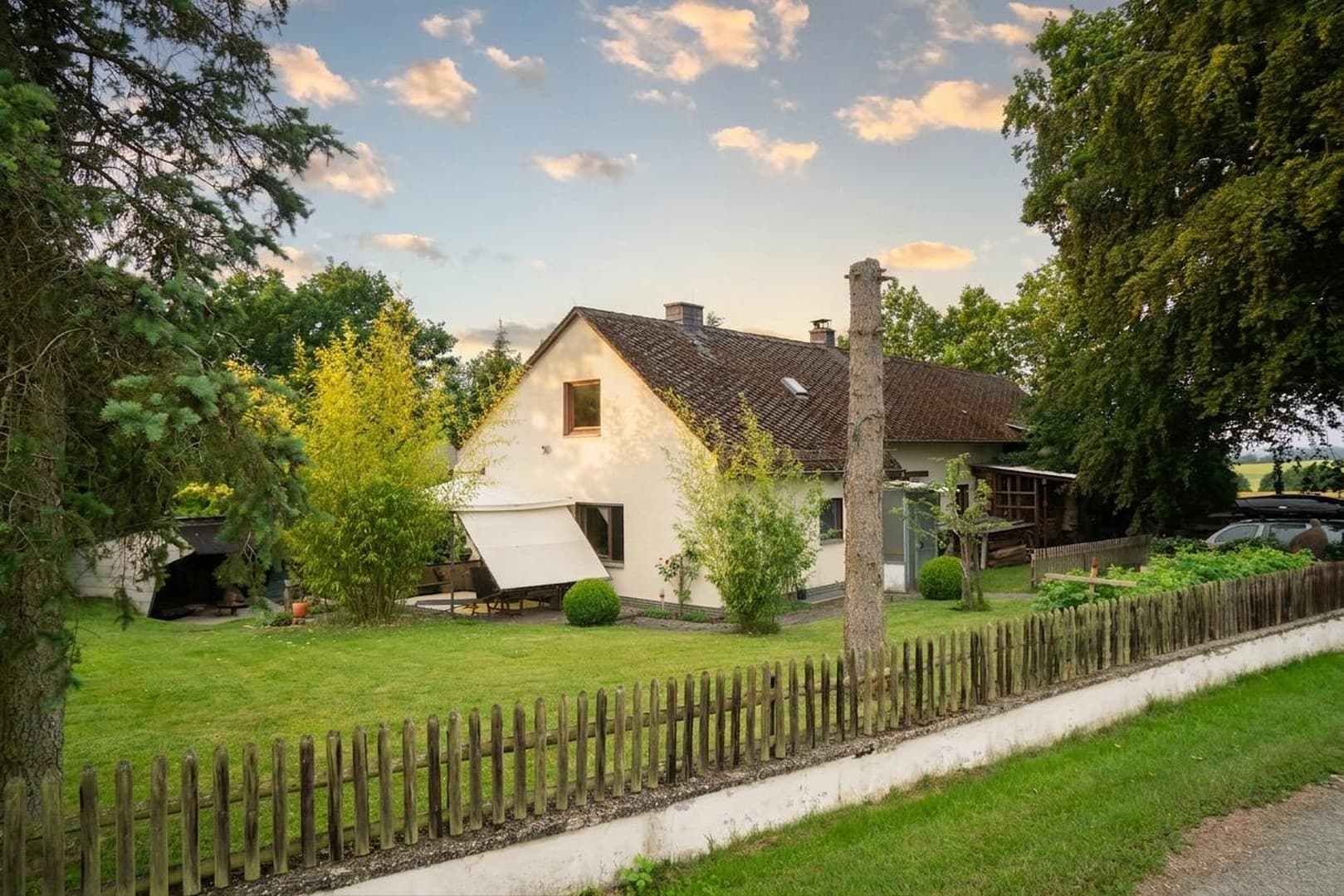 1,4 ha eigenes Land mit Wiese, Wald & Jagdhütte — Hunsrück-Landsitz in Einzellage