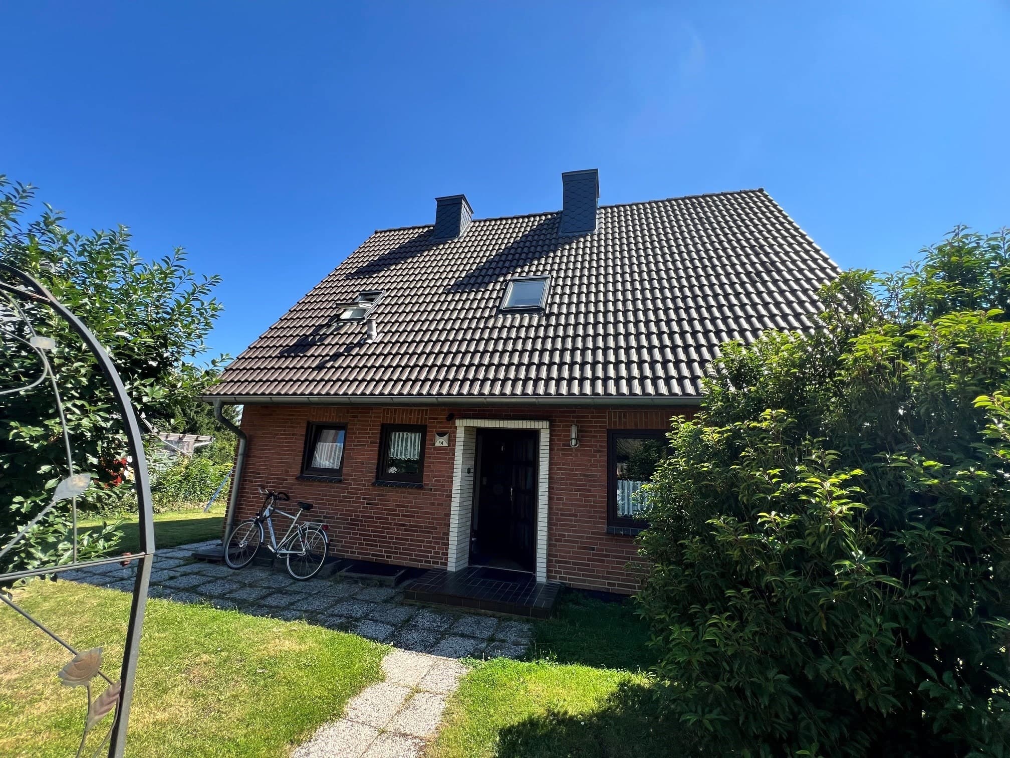 Einfamilienhaus mit Nebengebäude