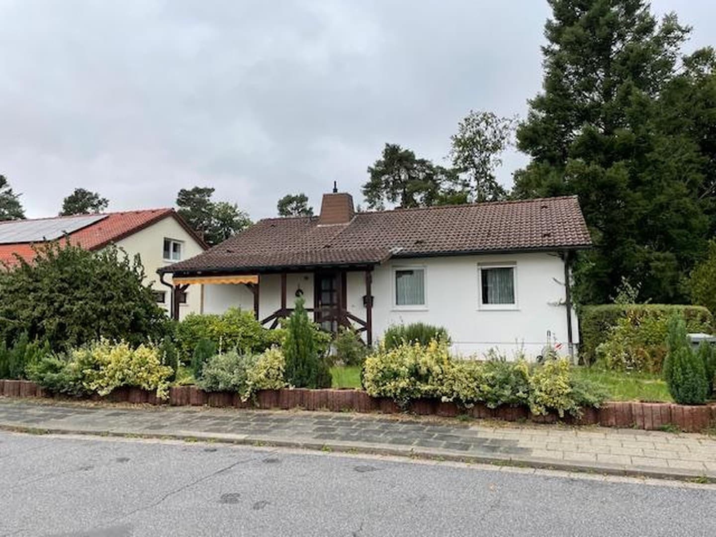 Einfamilienhaus in Fertigbauweise mit 2 Einliegerwohnungen