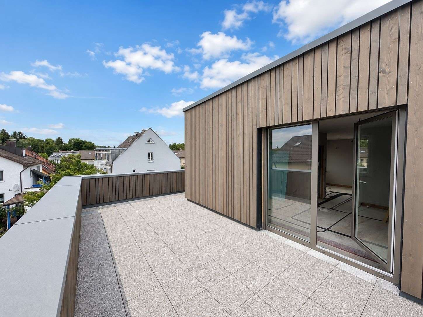Über den Dächern von Dachau – Neubau Maisonettewohnung mit traumhafter Dachterrasse