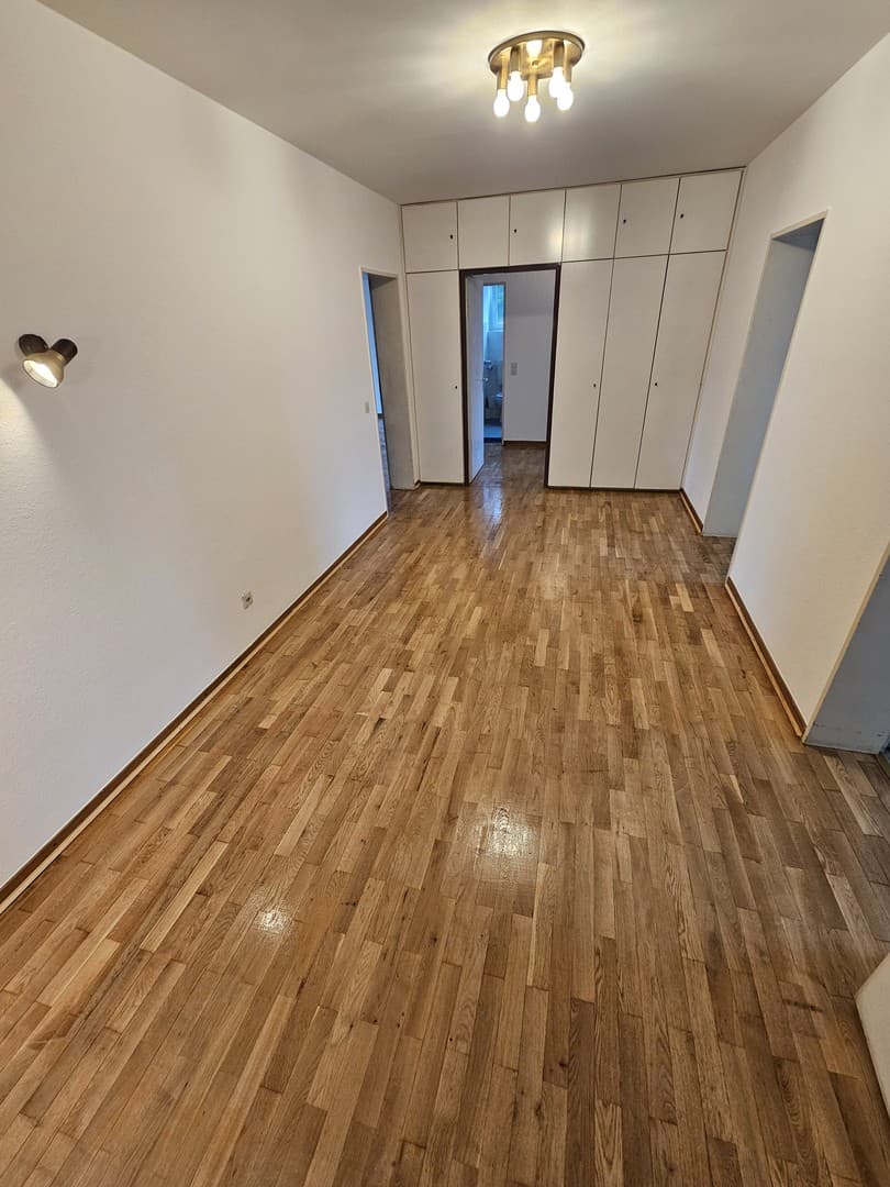 Großzügige ca. 100 m² Wohnung mit Parkett, Tageslichtbad und hellen Räumen