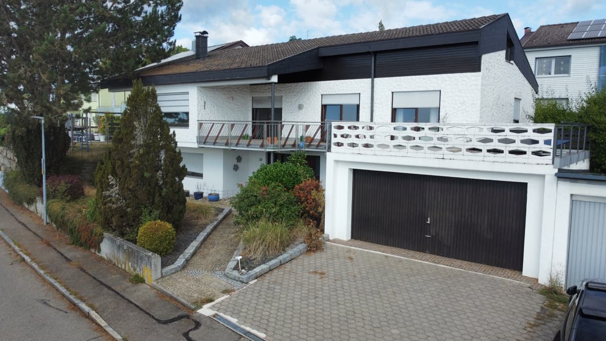 Wohnen mit Weitblick - Einfamilienhaus mit ELW in traumhafter Panoramalage von Herbrechtingen
