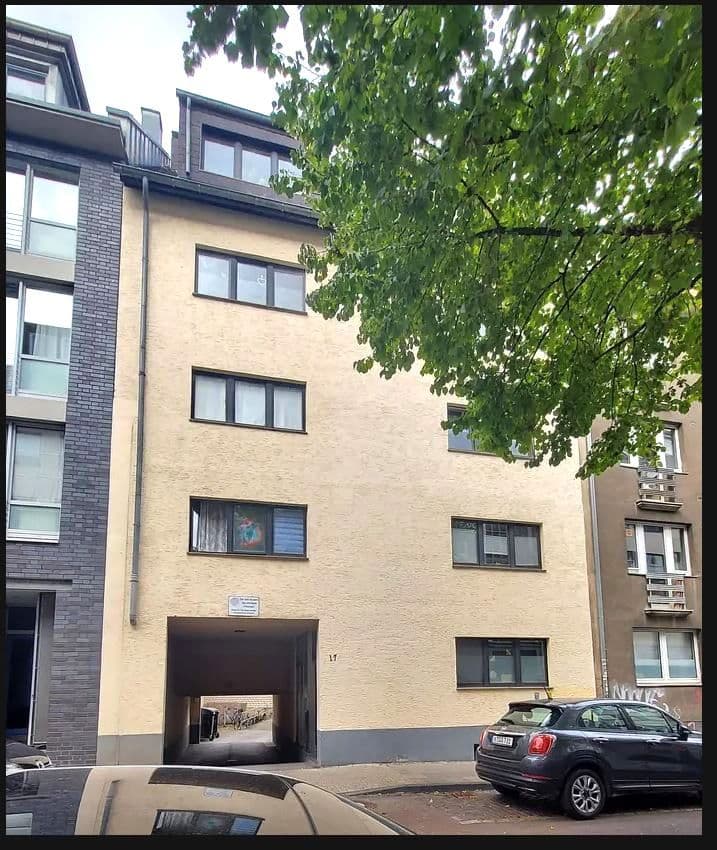Köln-Südstadt, ruhiggelegene, helldurchleuchtete, vermietete 2-Zimmer-ETW mit Pantry-Küche und Wannenbad