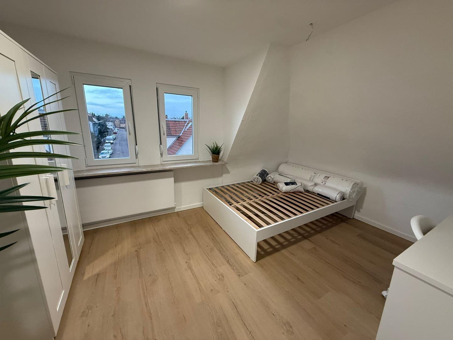 Möbliertes WG-Zimmer in 4er-Frauen-WG in Heilbronn-Neckargartach