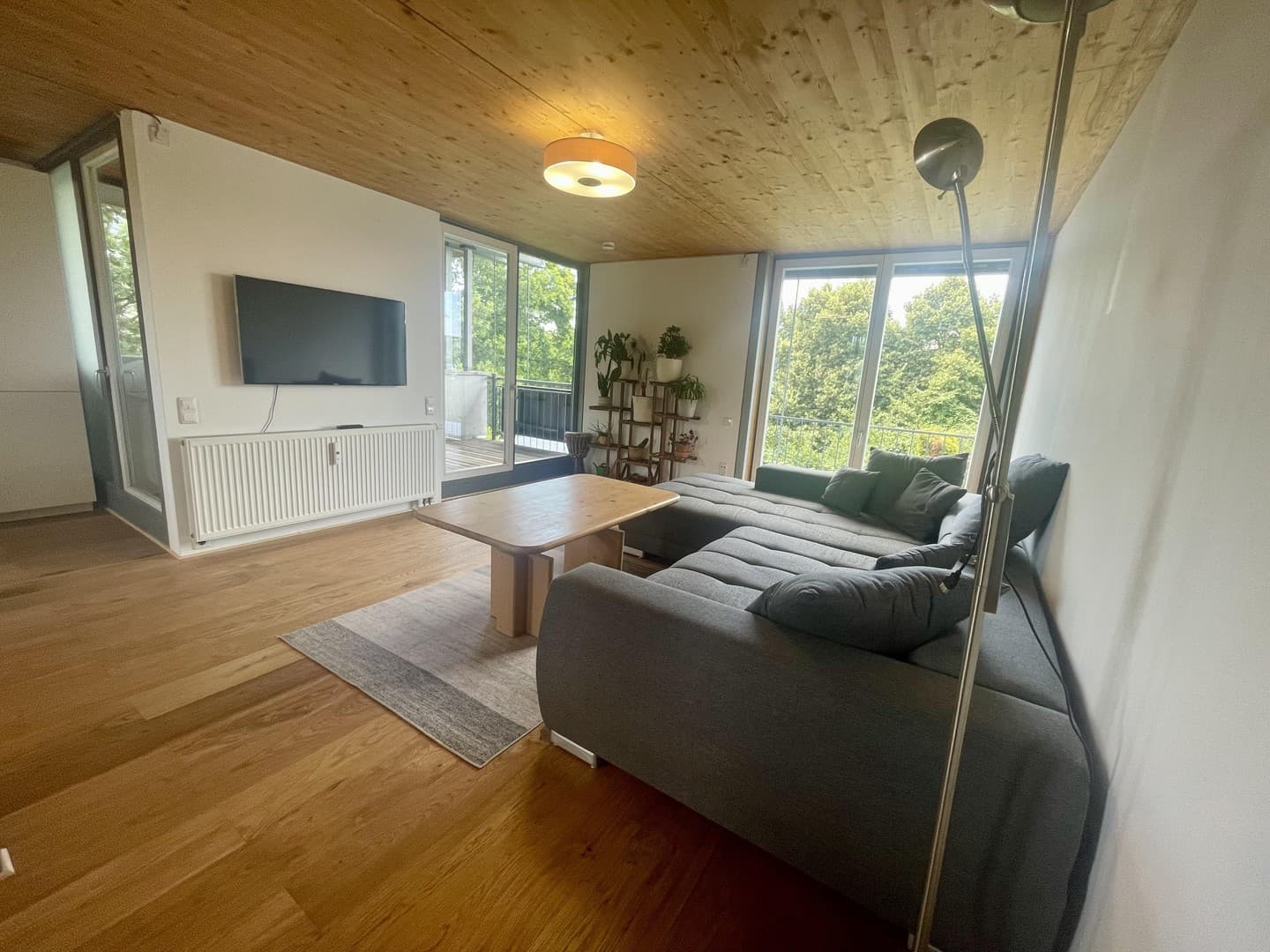 Moderne, voll möblierte 3-Zimmer-Wohnung mit Balkon & Carport in Ingolstadt-West
