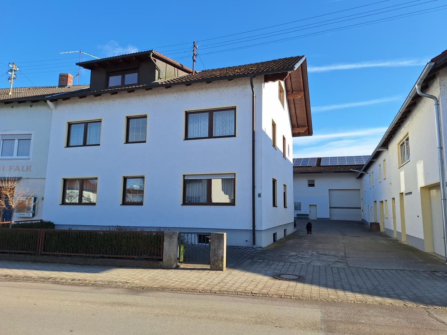 Wohnhaus mit Lagerhallen Provisionsfrei