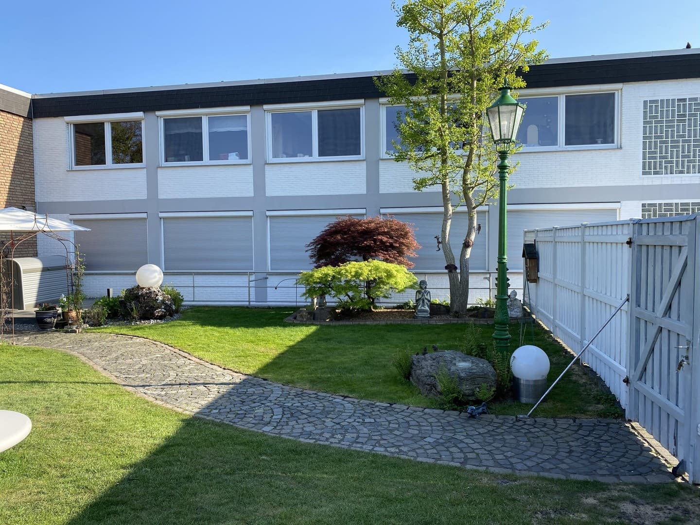 Helle Büro-/Praxisfläche im EG mit Gartenblick und Parkplätzen – 125 m² in St. Tönis / Tönisvorst