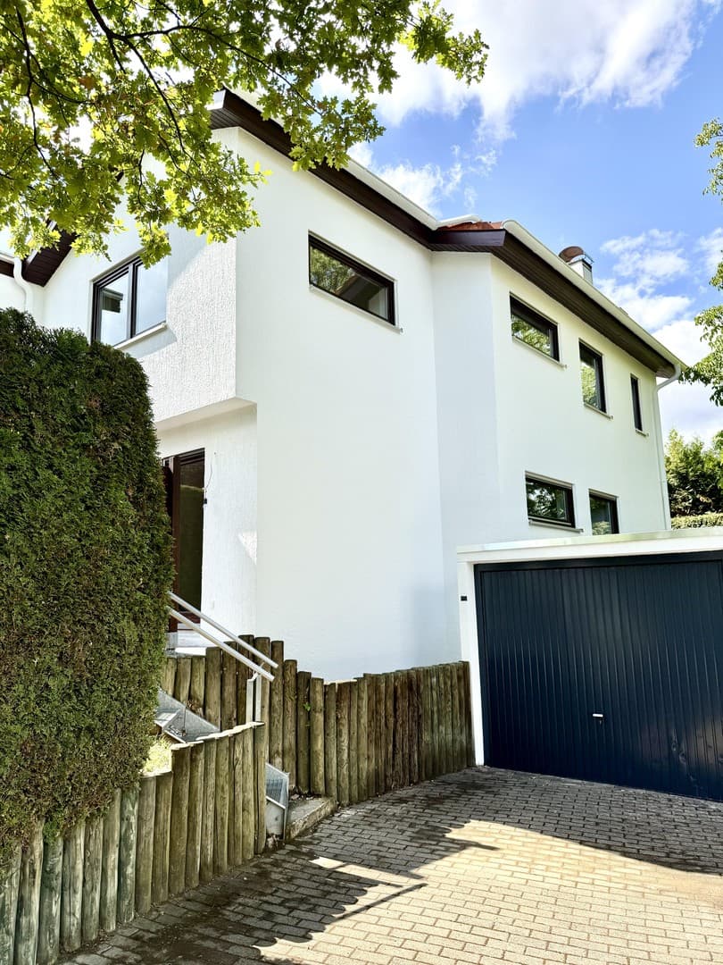 Einziehen & Wohlfühlen – hochwertig renoviertes Reihenendhaus mit Garten, Garage & PV