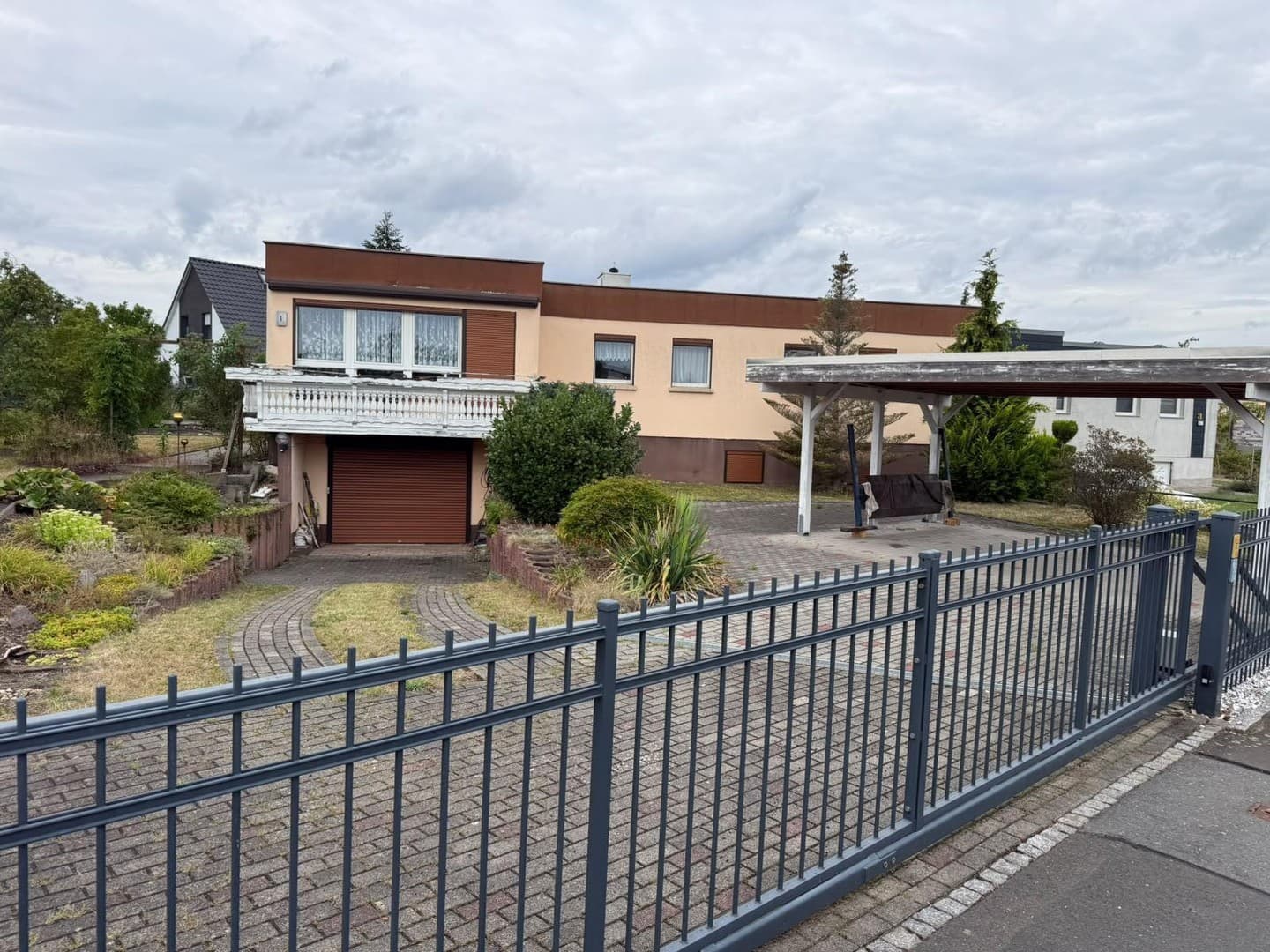 Einfamilienhaus mit 1209qm Grundstück & über 250qm Nutzfläche