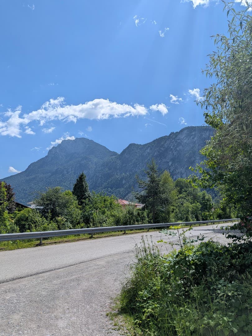 Kleines, helles Büro mit Sichtdachstuhl