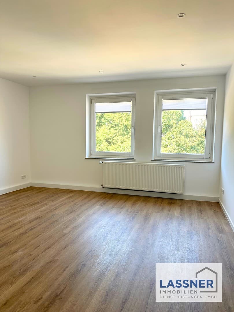 Modern wohnen mit Parkblick. Sanierte 3-Zimmer-Wohnung in zentraler Lage