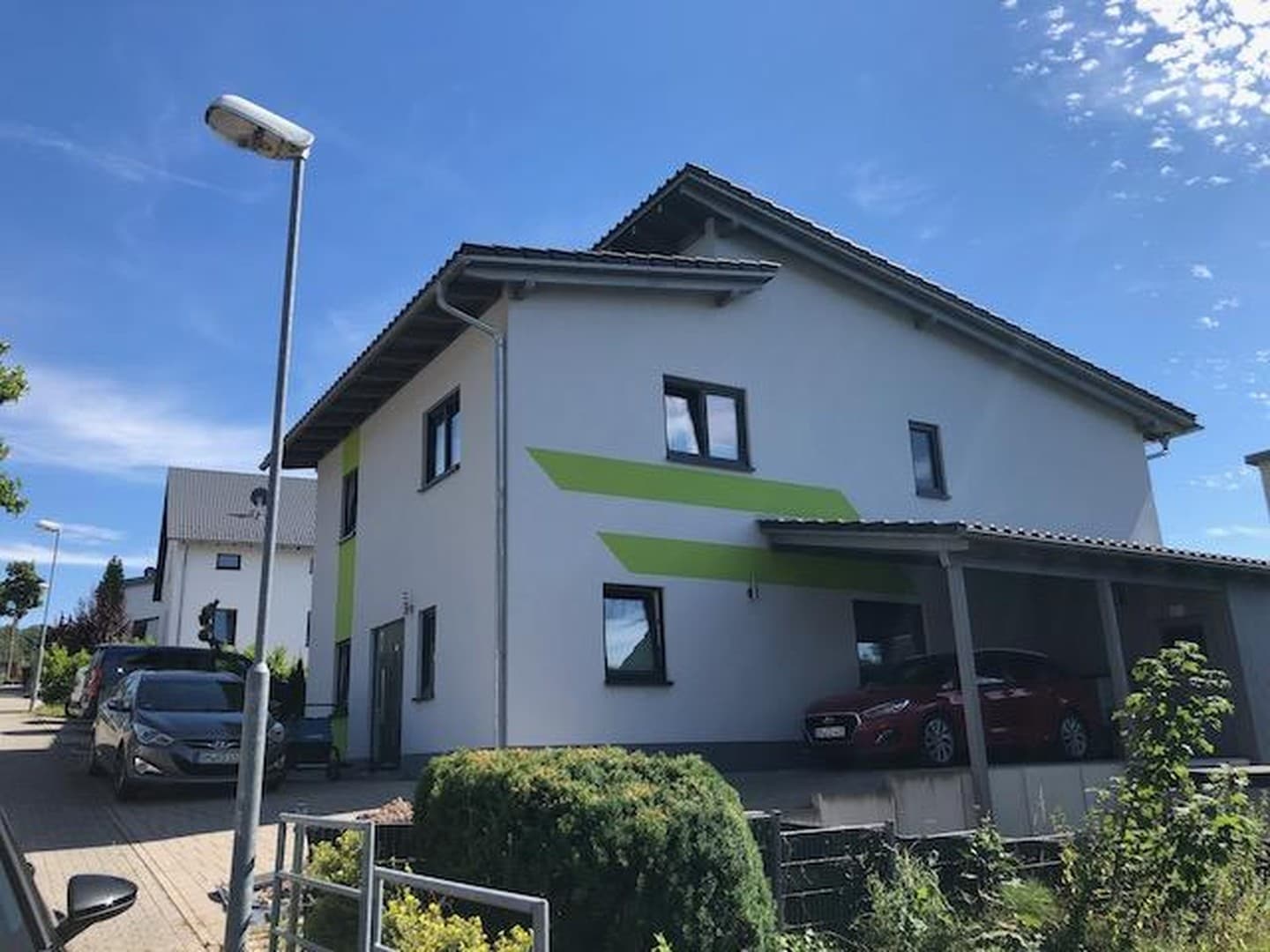 Sehr schöne Doppelhaushälfte mit niedrigen Energiekosten