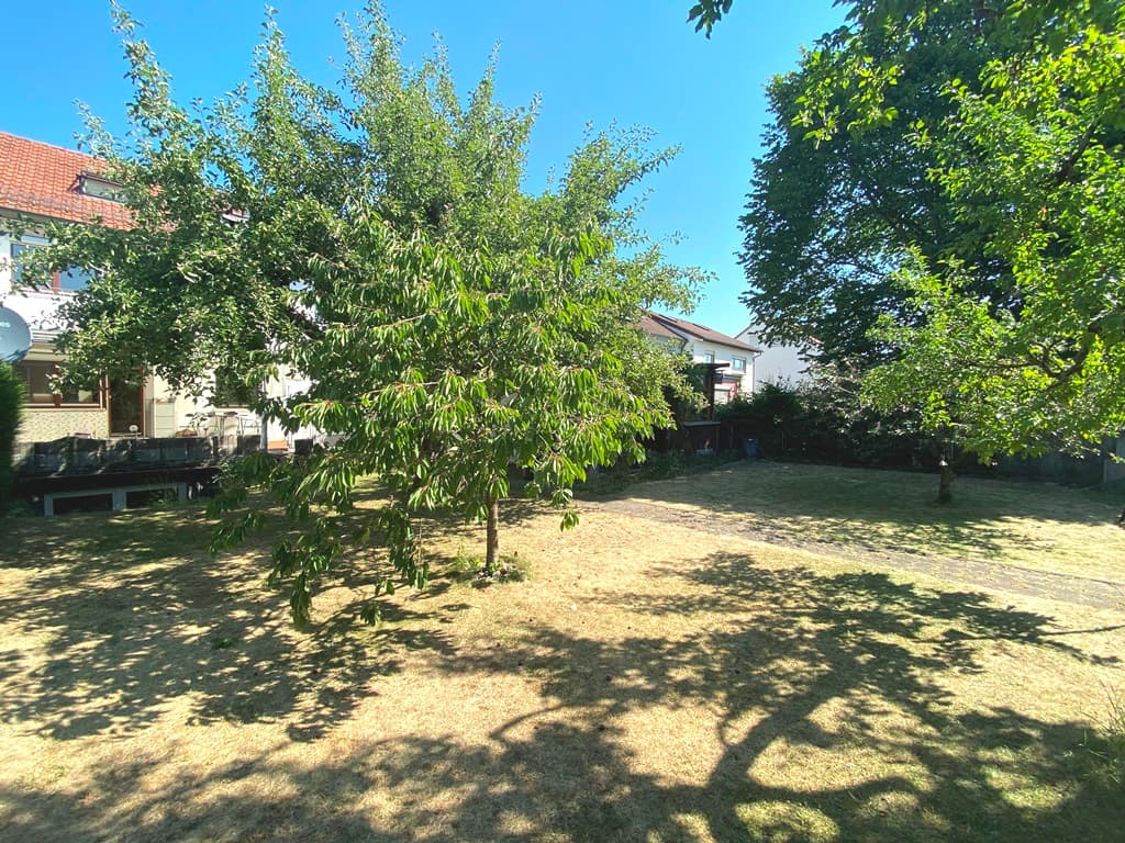 Neu-Ulm: Modernisiertes Mehrfamilienhaus (DHH)  mit idyllischem Garten in Donau-Nähe