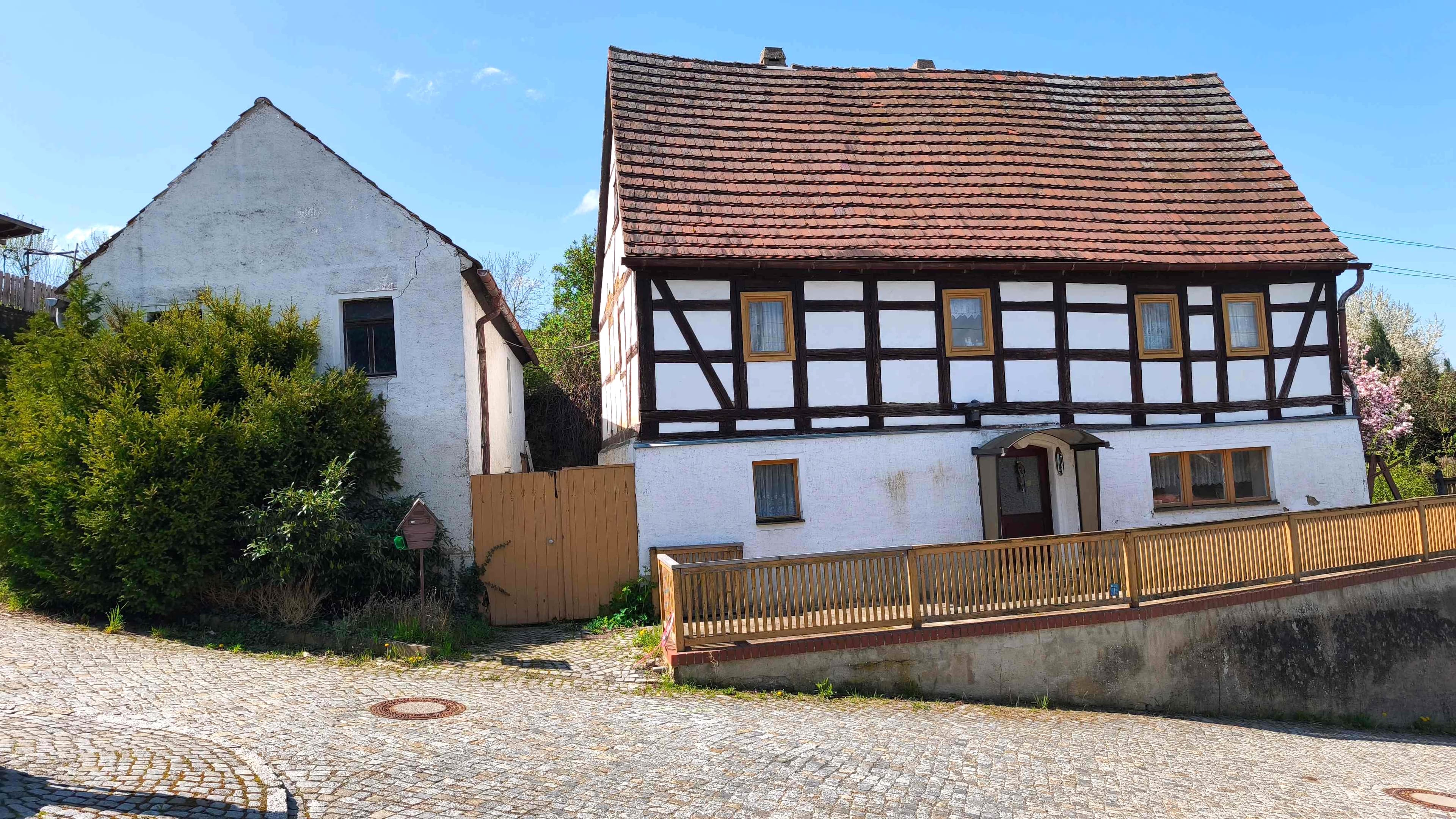 Sanierungsbedürftiges Fachwerkhaus auf einem schönen Grundstück zu verkaufen!