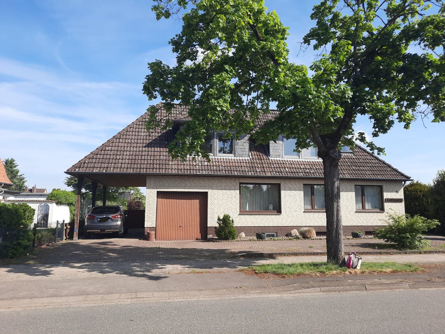 Wohnhaus mit Einliegeroption/ Mehrgeneration auf großzügigem Grundstück - provisionsfrei