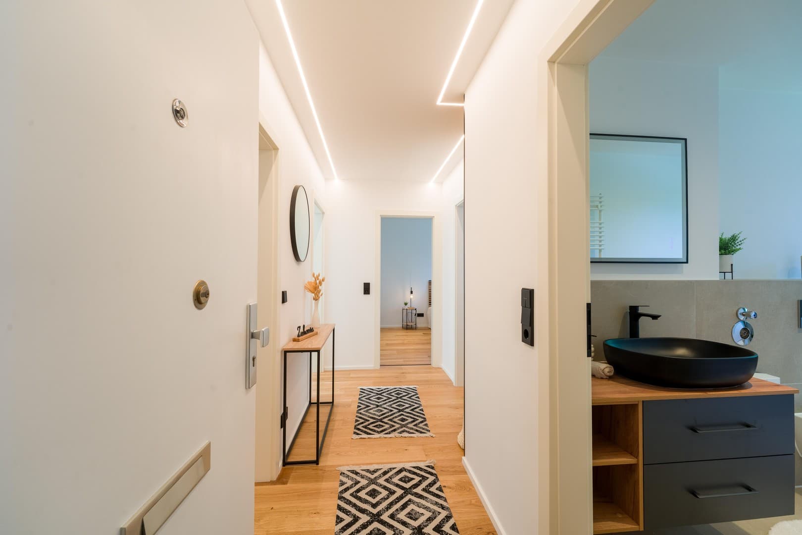 Erstbezug nach hochwertiger Sanierung – moderne 3-Zimmer-Wohnung mit Südbalkon