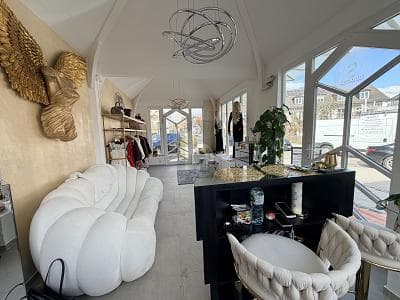 TOP LAGE FÜR IHRE ELEGANTE BEAUTY-OASE