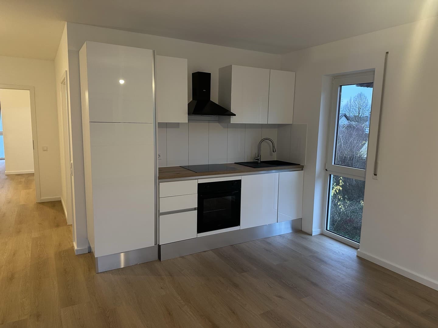 Kernsanierte 3-Zimmer-ETW, 2 Stellplätze, 900 € Kaltmiete, Provisionsfrei