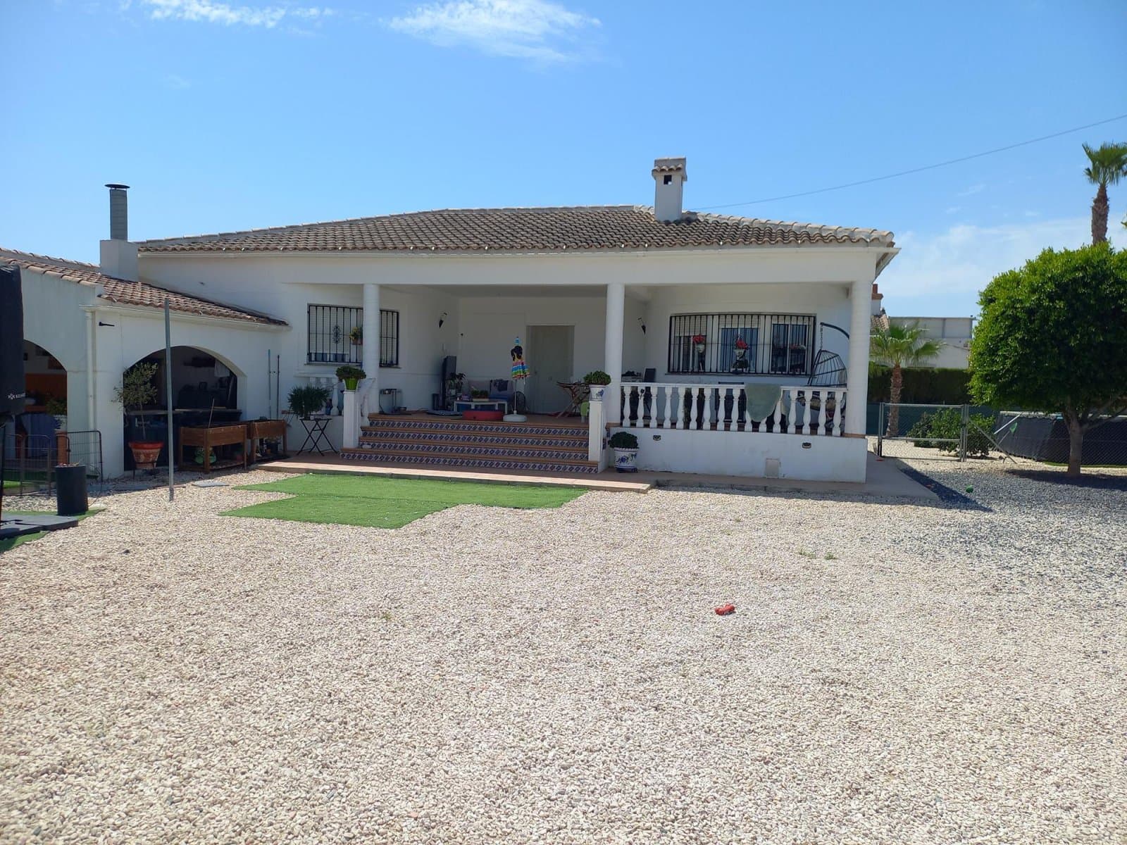 Gepflegtes ebenerdiges Landhaus mit 3 Schlafzimmern, Pool und Gästebereich