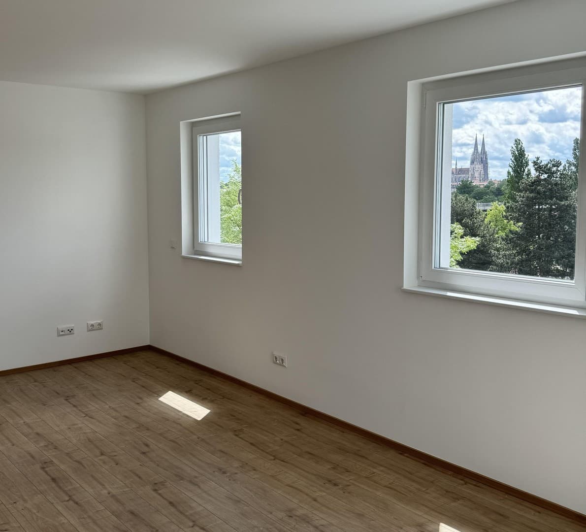NEUBAU Effizienzhaus 40 - hochwertige 2-Zimmer Wohnung mit Balkon & Domblick in Regensburg-Steinweg