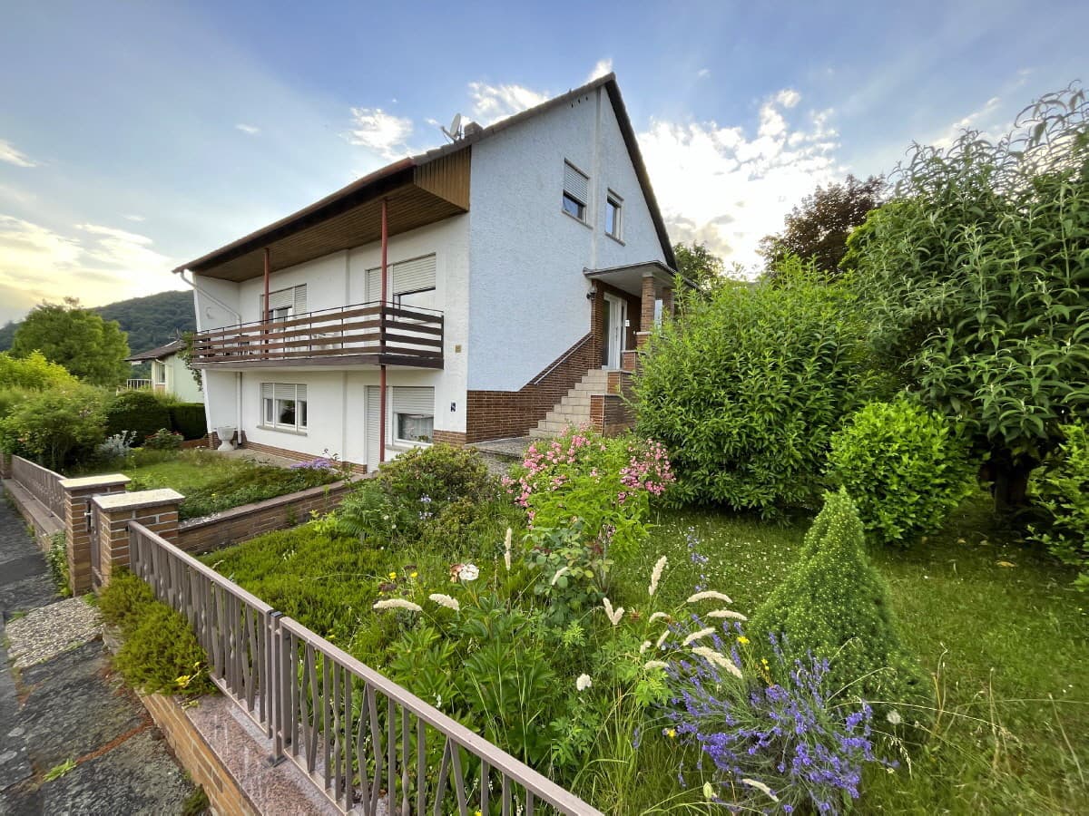 AS-Immobilien.com++Großzügiges 1-2 Familienhaus mit Garage, Garten und Ausbaureserve+++