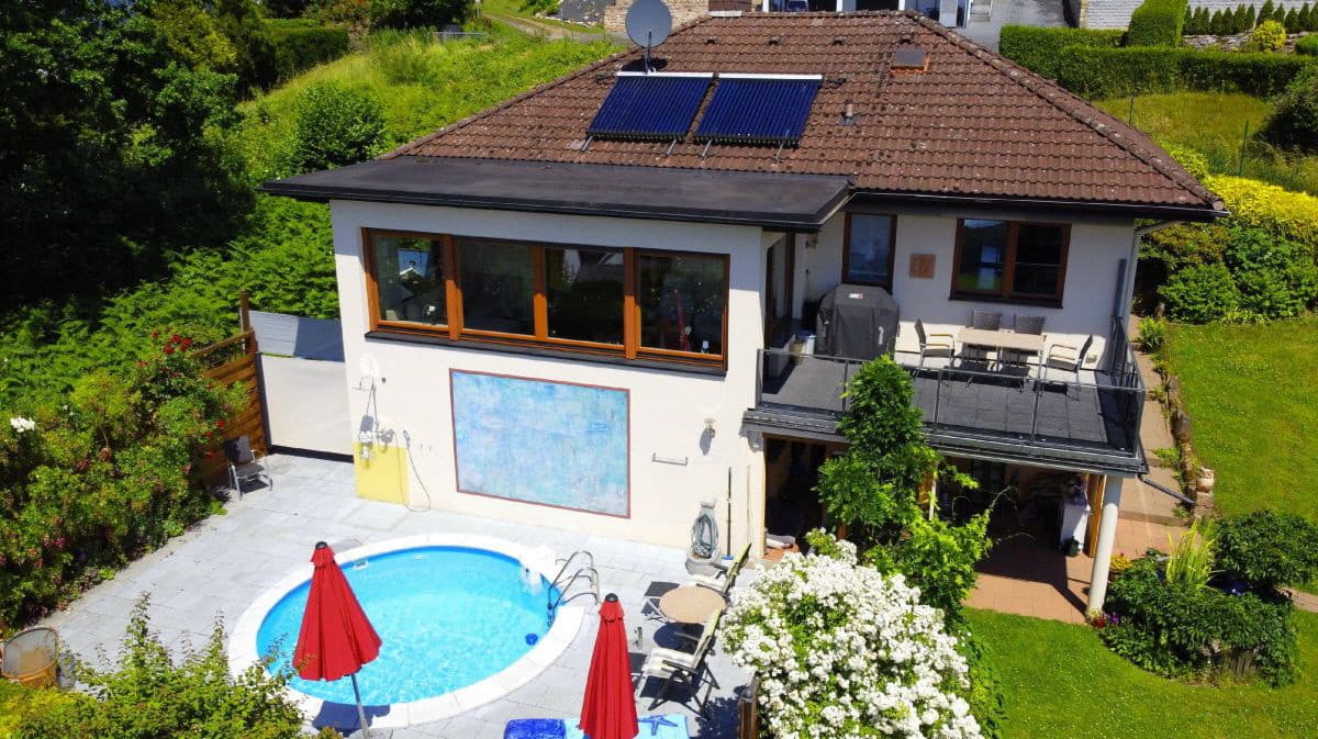 AS-Immobilien.com +++ 1 Familien-Traumhaus mit eigenem Pool im wunderschönen Garten +++