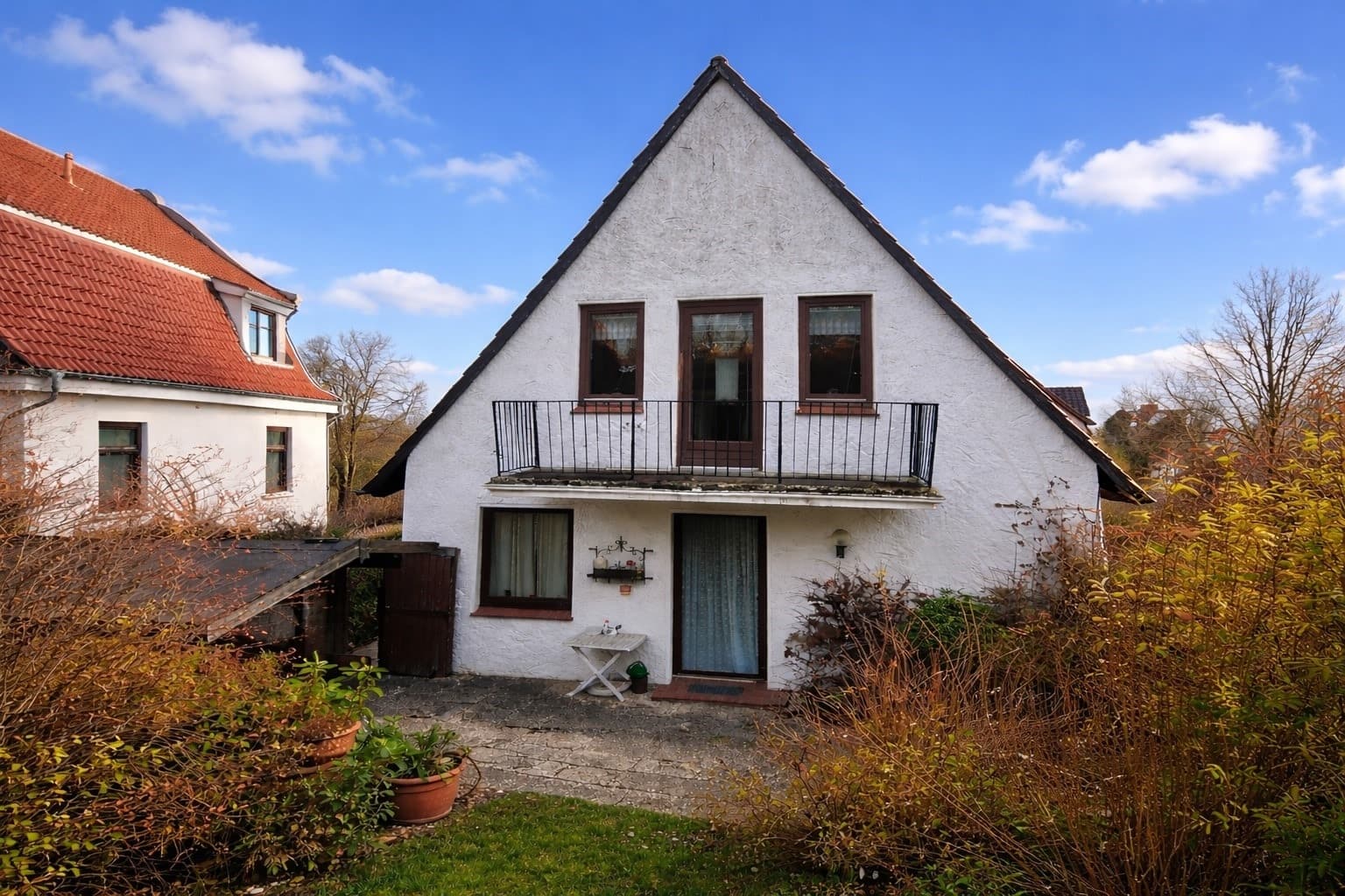 Einfamilienhaus mit großem Grundstück