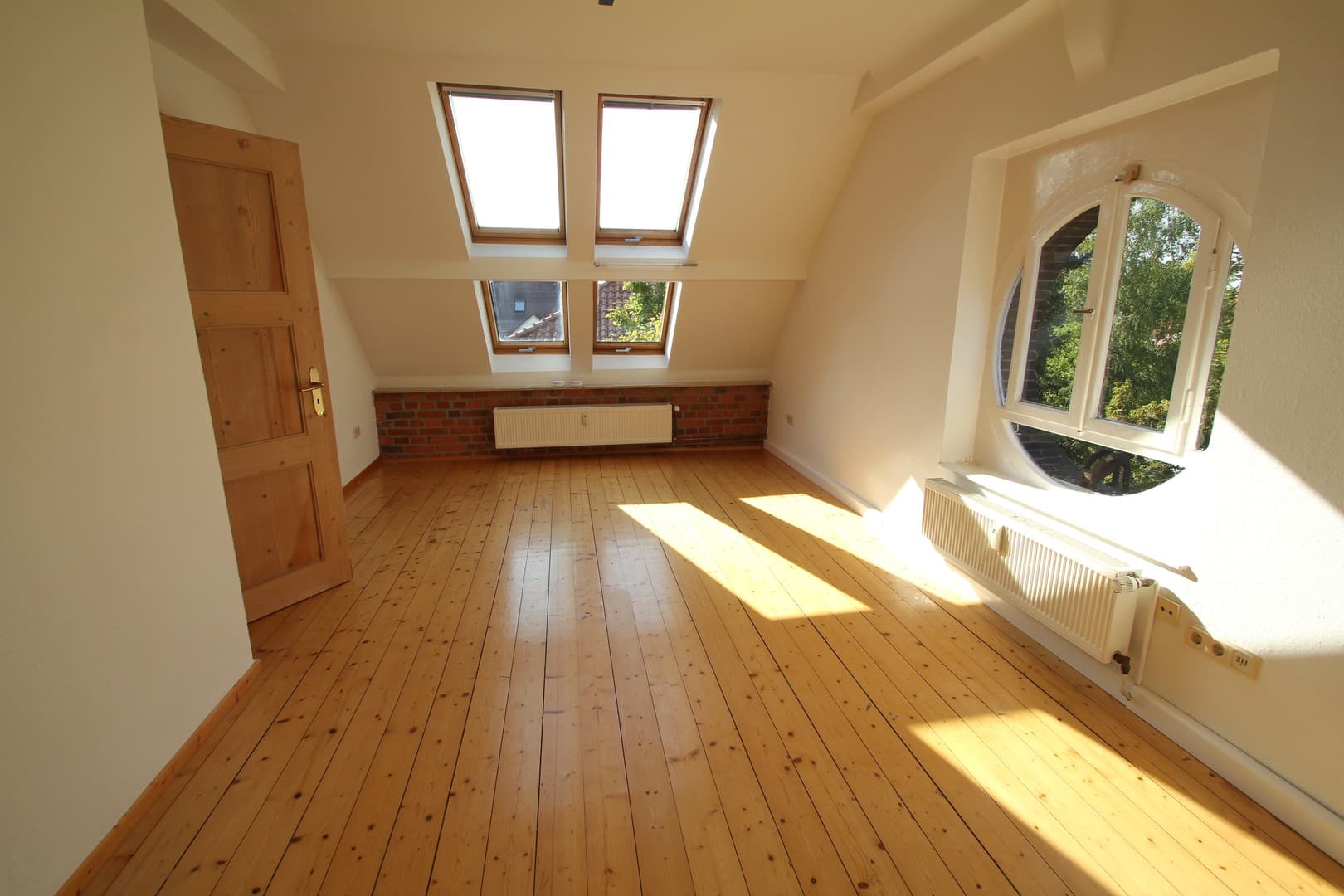 OSTVIERTEL, An der Schillerwiese, Sonnige 2-Zimmer-Dachgeschoß-Whg, H52 E5