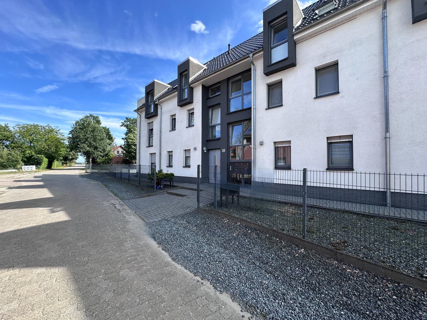 *Neuwertig & Zentral*: Geräumige 4-Zi.-Wohnung mit Balkon & Gäste-WC in Westerbeck