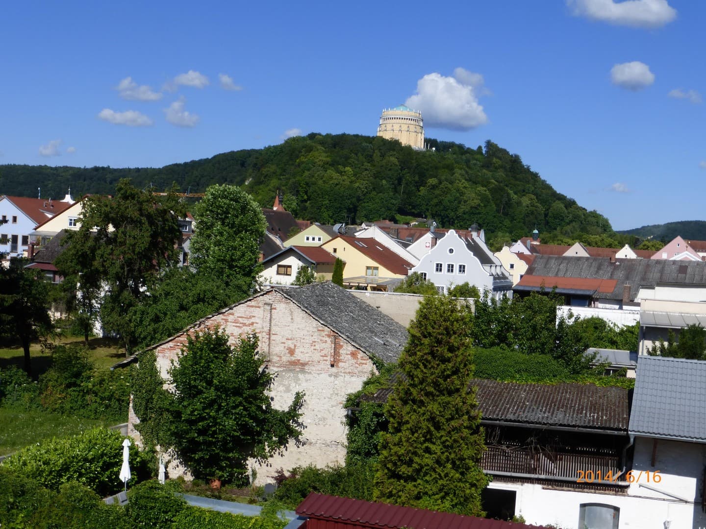 Attraktive 3-Zimmer-Wohnung mit Balkon und Einbauküche in Kelheims schöner Altstadt.