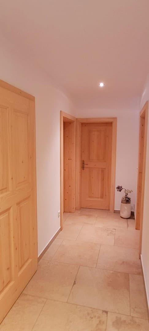 3 Zimmer Wohnung, 1. OG mit Südbalkon, sehr zentral, ländlich