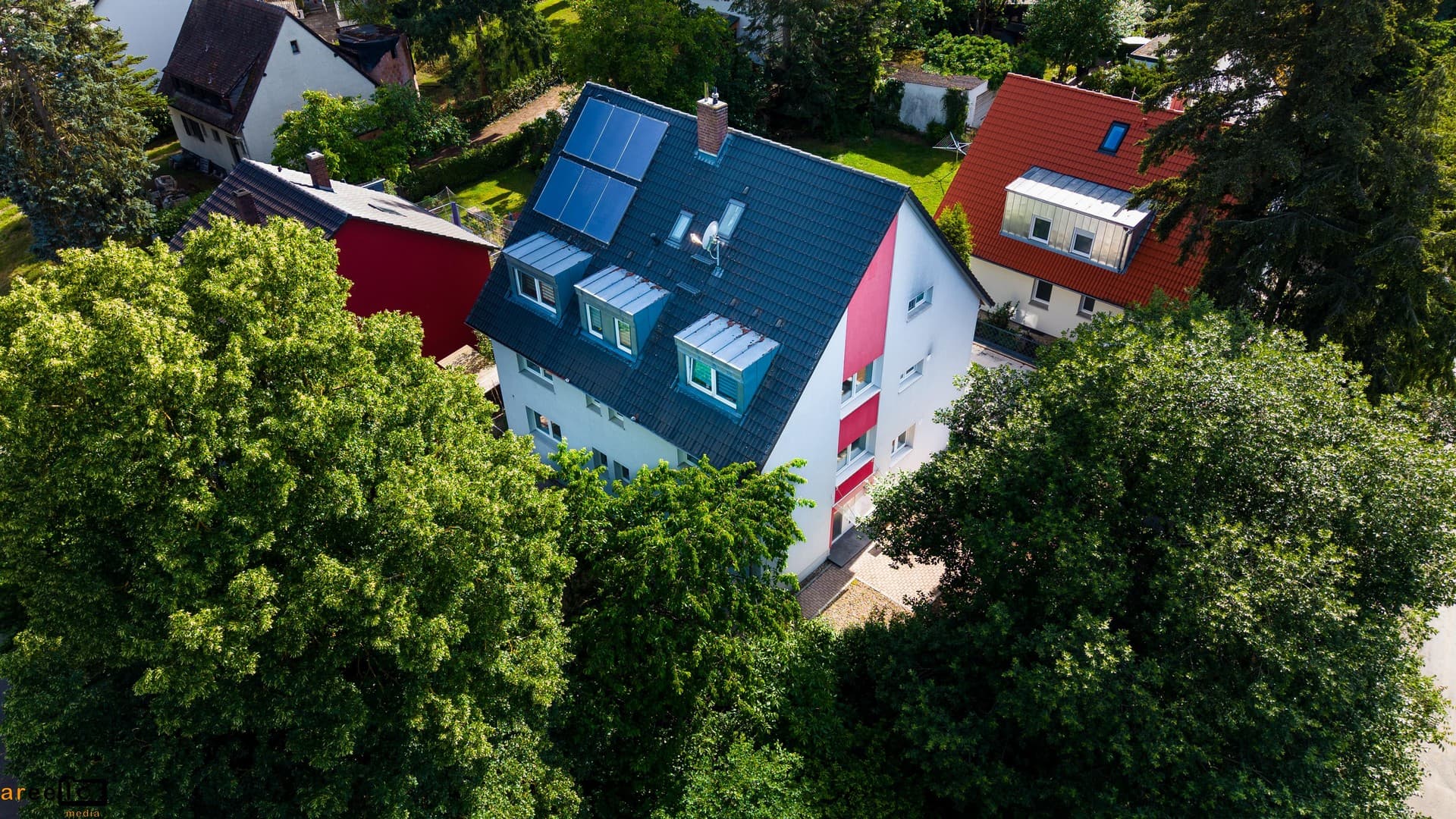 Stilvolle Erdgeschosswohnung mit großem Garten, Terrasse & Wintergarten – Erstbezug nach Sanierung