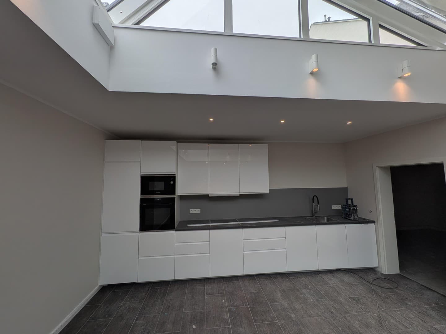 Erstbezug! Neue 5-Zi Wohnung in Rüdesheim mit Einbauküche, Terrasse, und Fußbodenheizung