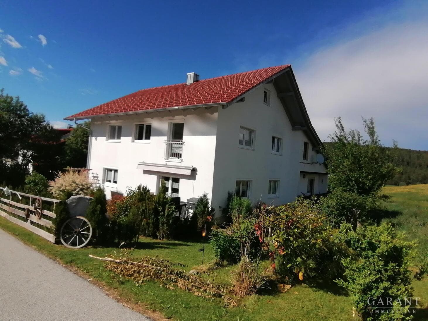 Einfamilienhaus mit zwei Eigentumswohnungen!