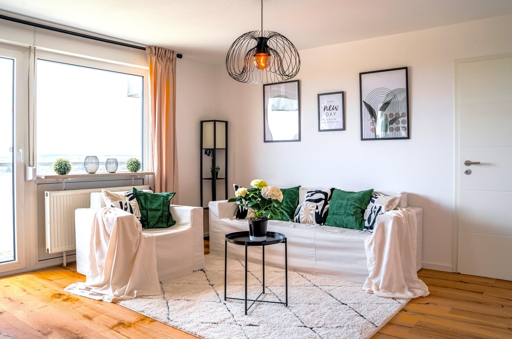 Renovierte 3-Zi.-Wohnung mit Panoramablick, Pool, neuer Küche & Balkon – *provisionsfrei*