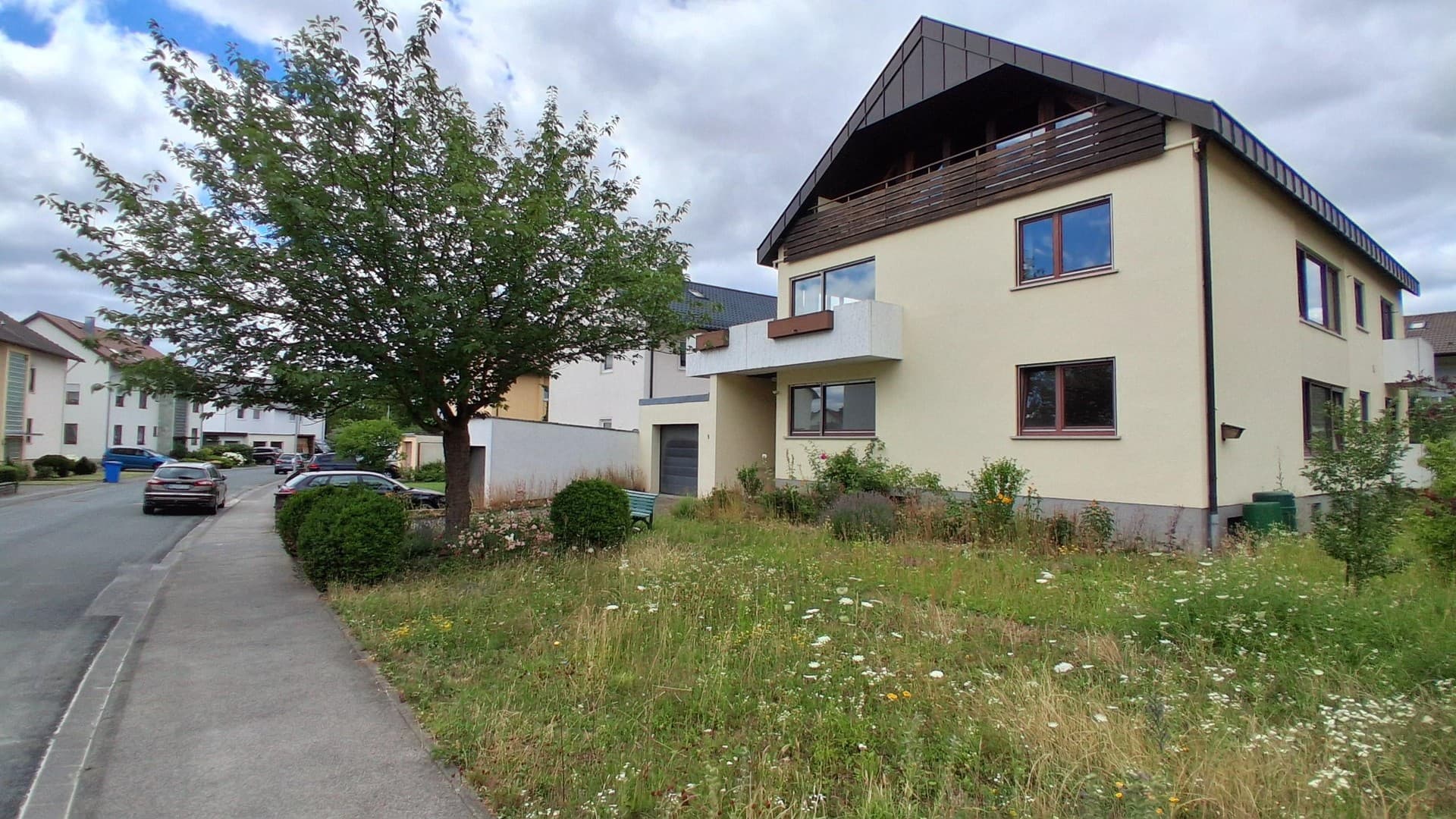 Wohn- und Geschäftshaus, als Dreifamilienhaus geeignet