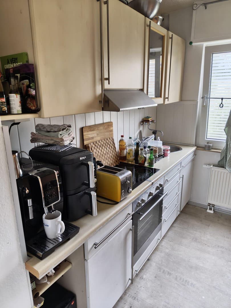 Zentrale 3 Zimmer Wohnung in Brühl Zentrum/Ost am Schlosspark, teilmöbiliert mit Einbauküche, Bett