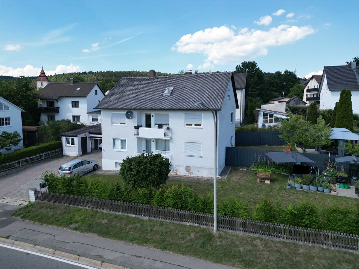 Modernisiertes Zweifamilienhaus mit Naab-Blick – attraktive Kapitalanlage mit Perspektive