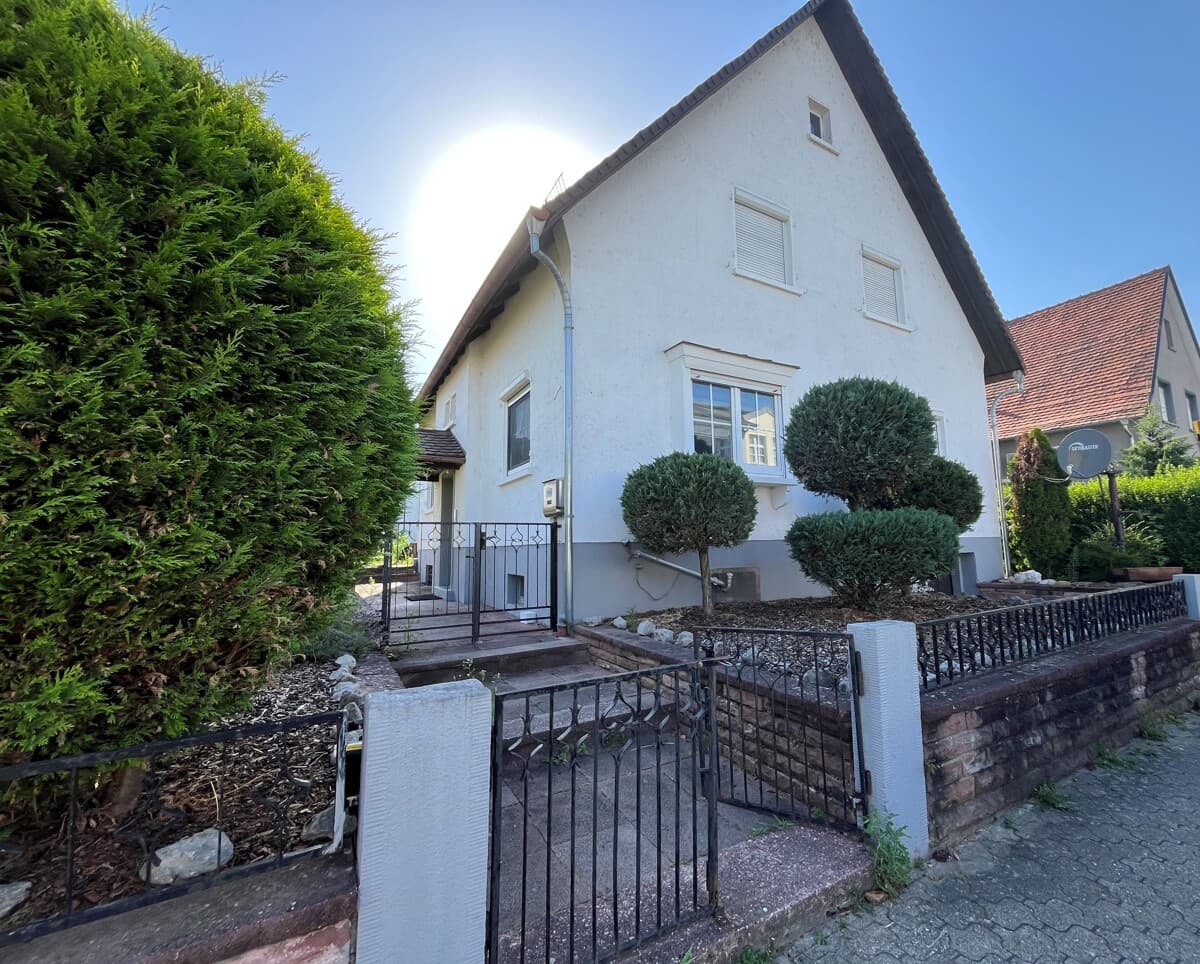 Gepflegtes 1-2 Fam.-Wohnhaus mit großem Garten für Eigennutzer in Muggensturm!