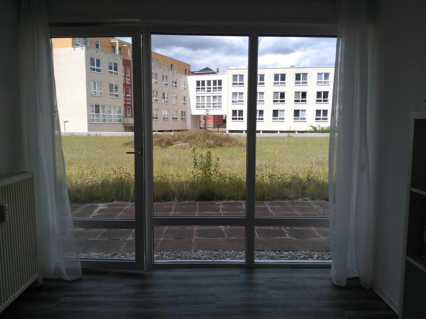 teilmöbliertes STUDENTEN Appartement mit eigener Terrasse, Bad und Single Küche