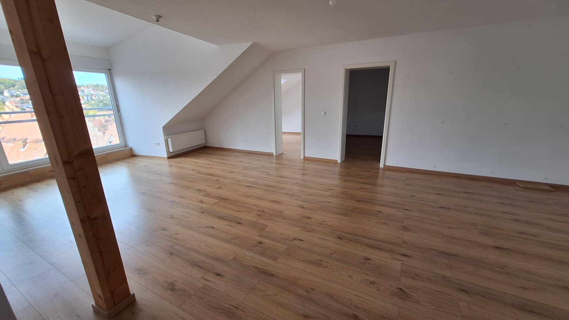 Große Maisonette-Wohnung mit Großterrasse in Ochsenfurt, Stadtmitte, am Marktplatz zu vermieten