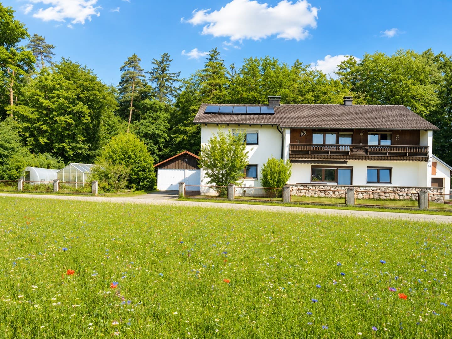 Großzügiges Haus im Grünen – vielseitig nutzbar, kurzfristig verfügbar | 659.000 €