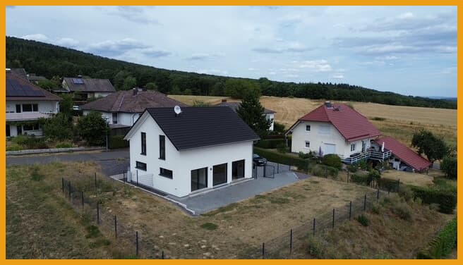 NEUWERTIGES MODERNES WOHNEN MIT FERNBLICK!
KEINE KÄUFERPROVISION!